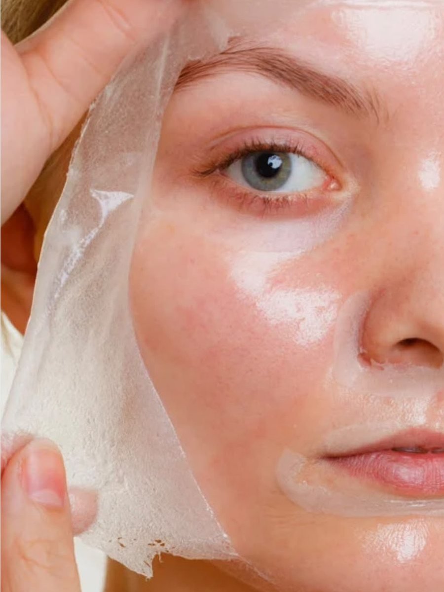 Remoção de máscara facial em tratamento de renovação da pele